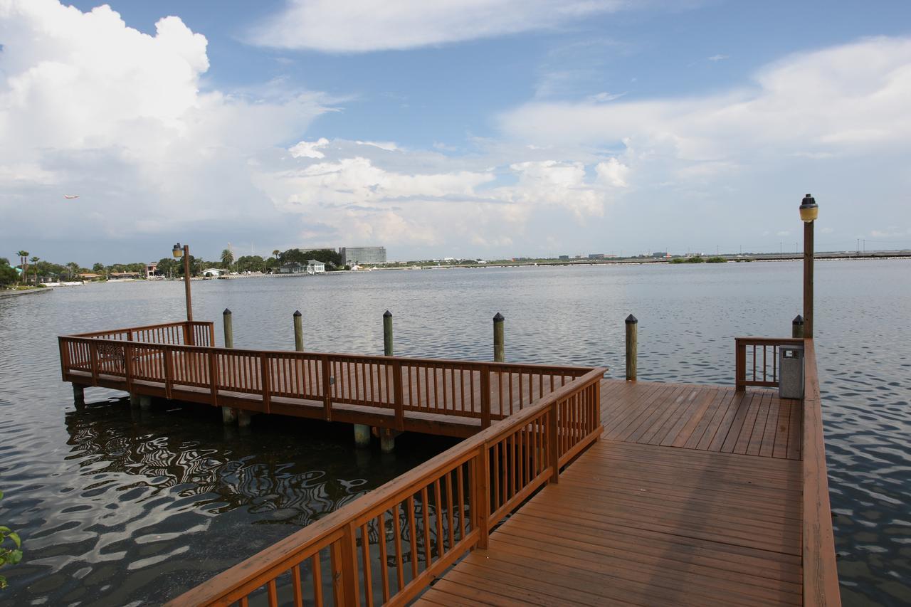 Chase Suite Hotel Rocky Point Tampa Exterior photo